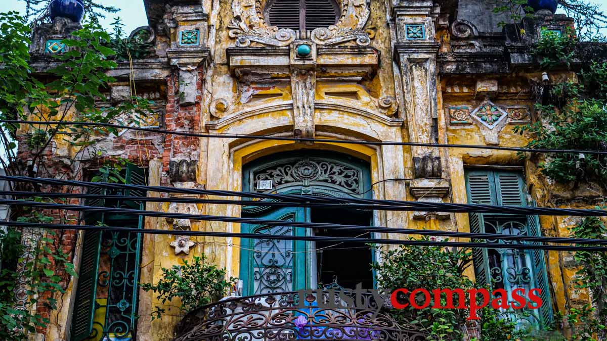 Crumbling colonial icons - Hanoi
